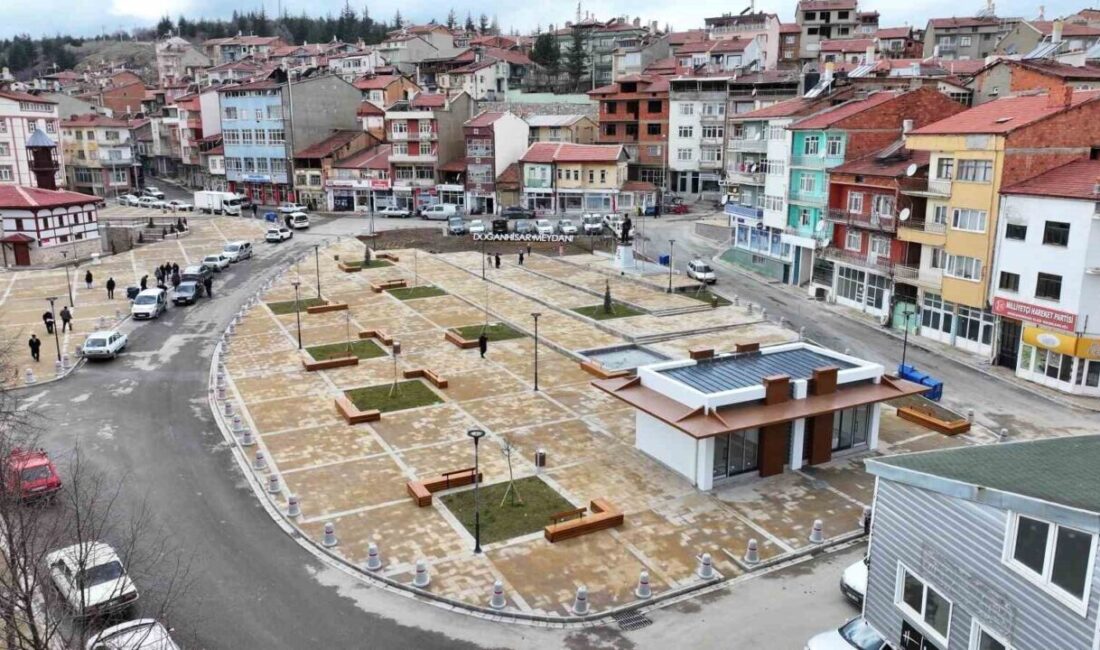 Doğanhisar’daki meydan düzenleme projesi tamamlandı, Başkan Altay’dan açıklama geldi. Konya Büyükşehir Belediyesi, Doğanhisar'da 9 bin metrekarelik yoğurt pazarı ve