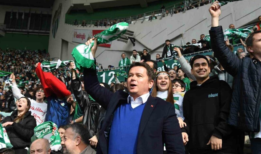 Osmangazi Belediye Başkanı Erkan Aydın, Çınar Lisesi öğrencileriyle Bursaspor maçını izledi. Osmangazi Belediye Başkanı Erkan Aydın, Bursaspor ile Anadolu Üniversitesi arasında