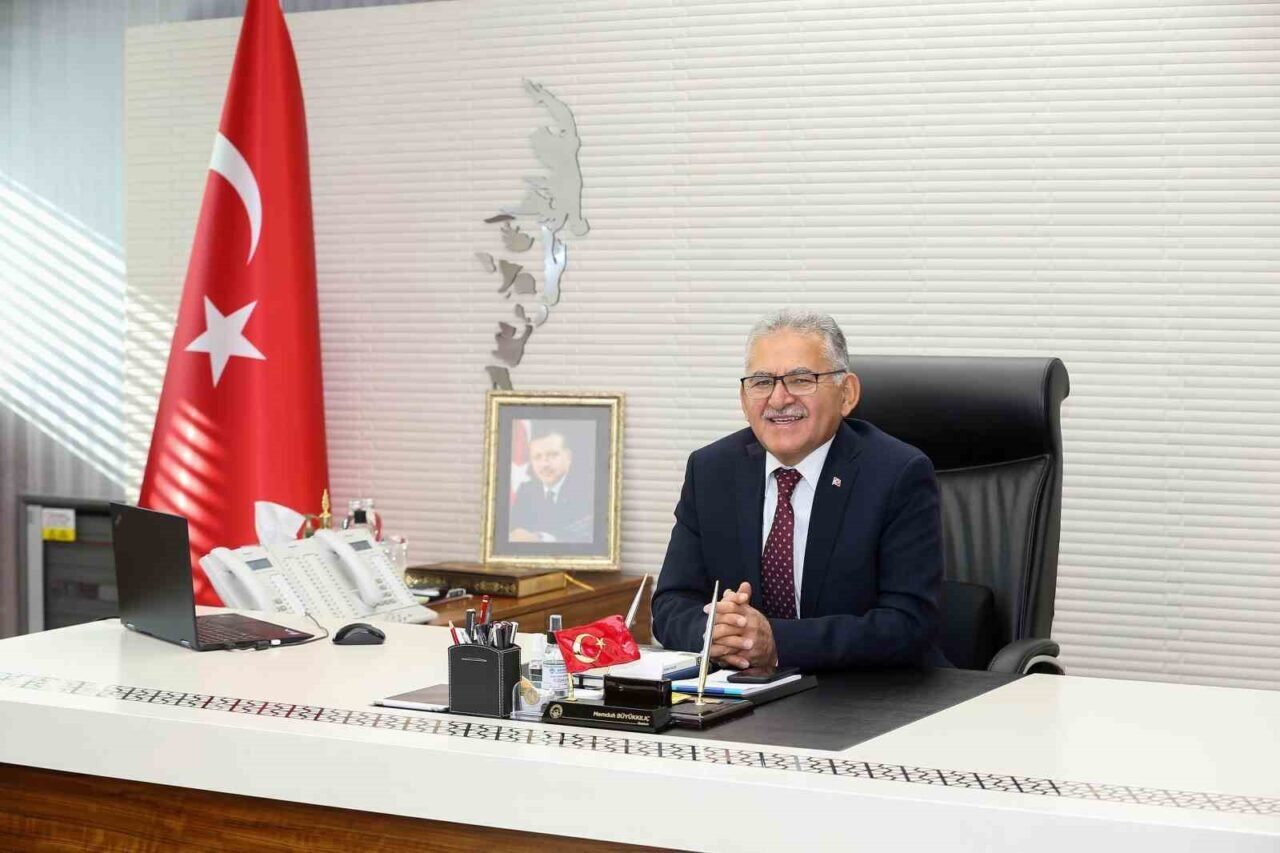 Kayseri Büyükşehir Belediye Başkanı Dr. Memduh Büyükkılıç, Berat Kandili nedeniyle