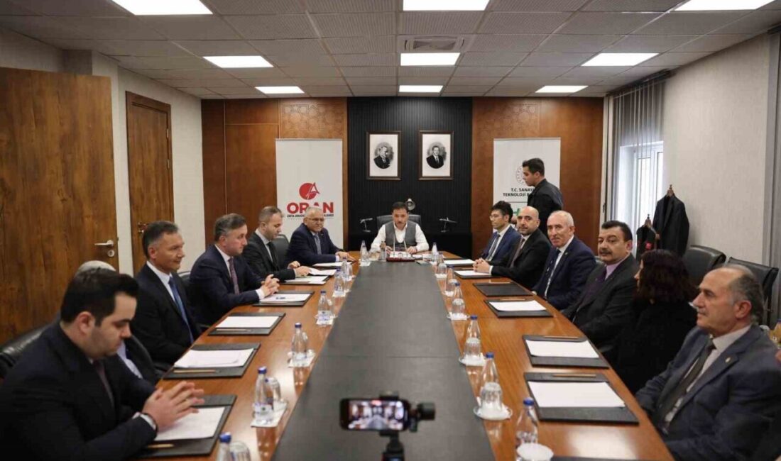 Kayseri’de Yeni Sosyal Gelişim Protokolleri İmzalandı! Kayseri Büyükşehir Belediye Başkanı Dr. Memduh Büyükkılıç ve Vali Gökmen