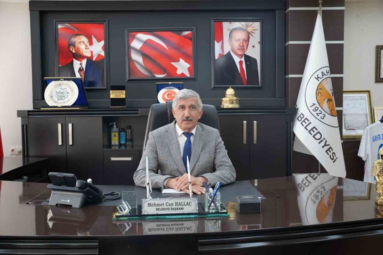 Kahta Belediye Başkanı Mehmet Can Hallaç, Berat Kandili dolayısıyla yayımladığı