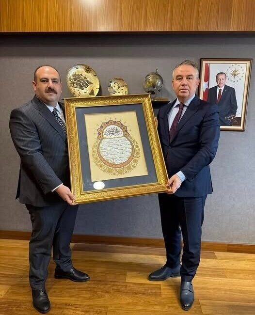 İnönü Belediye Başkanı Hamamcı, TBMM’de Milletvekili Alparslan ile bir araya geldi İnönü Belediye Başkanı Serhat Hamamcı, TBMM'de Ankara Milletvekili Murat Alparslan