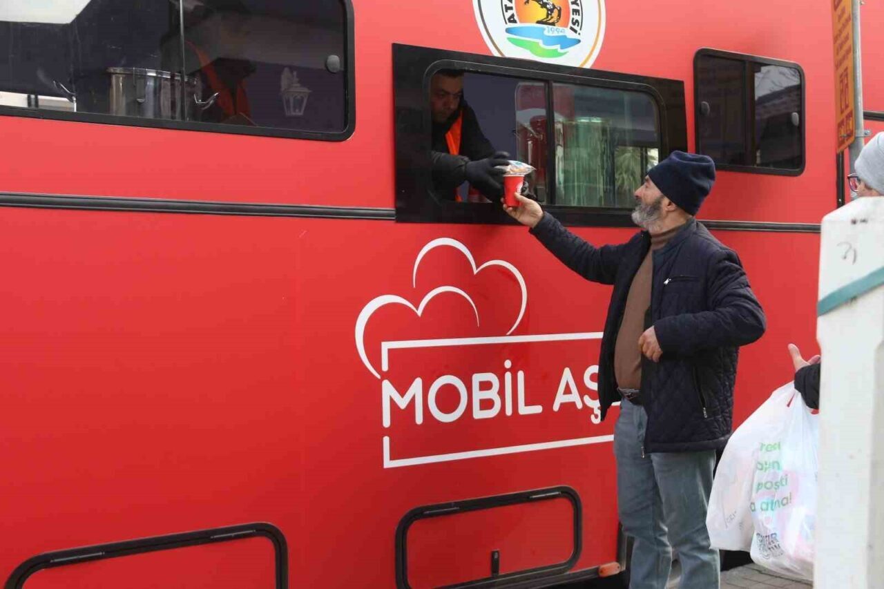 Samsun'un Atakum Belediyesi, soğuk kış günlerinde dışarı çıkan vatandaşlara ücretsiz
