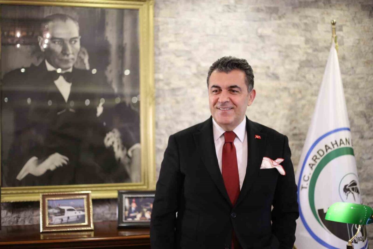 Ardahan Belediye Başkanı Faruk Demir, Berat Kandili vesilesiyle yayımladığı mesajda,