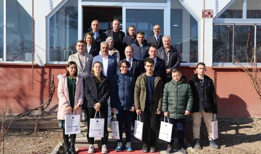 Oltu’da Başarılı Öğrencilere Özel Yemek Programı Düzenlendi Oltu Cumhuriyet Başsavcısı Mustafa Küçükbekir, 2024-2025 LGS'ye hazırlanan başarılı altı