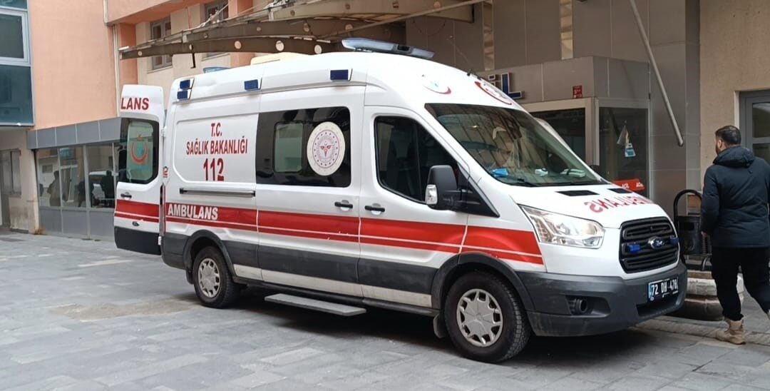 Batman’da gençler arasında gerçekleşen bıçaklı kavga hastaneye taşındı Batman'da S.M. (18) ve E.Y. (16) arasında çıkan bir tartışma