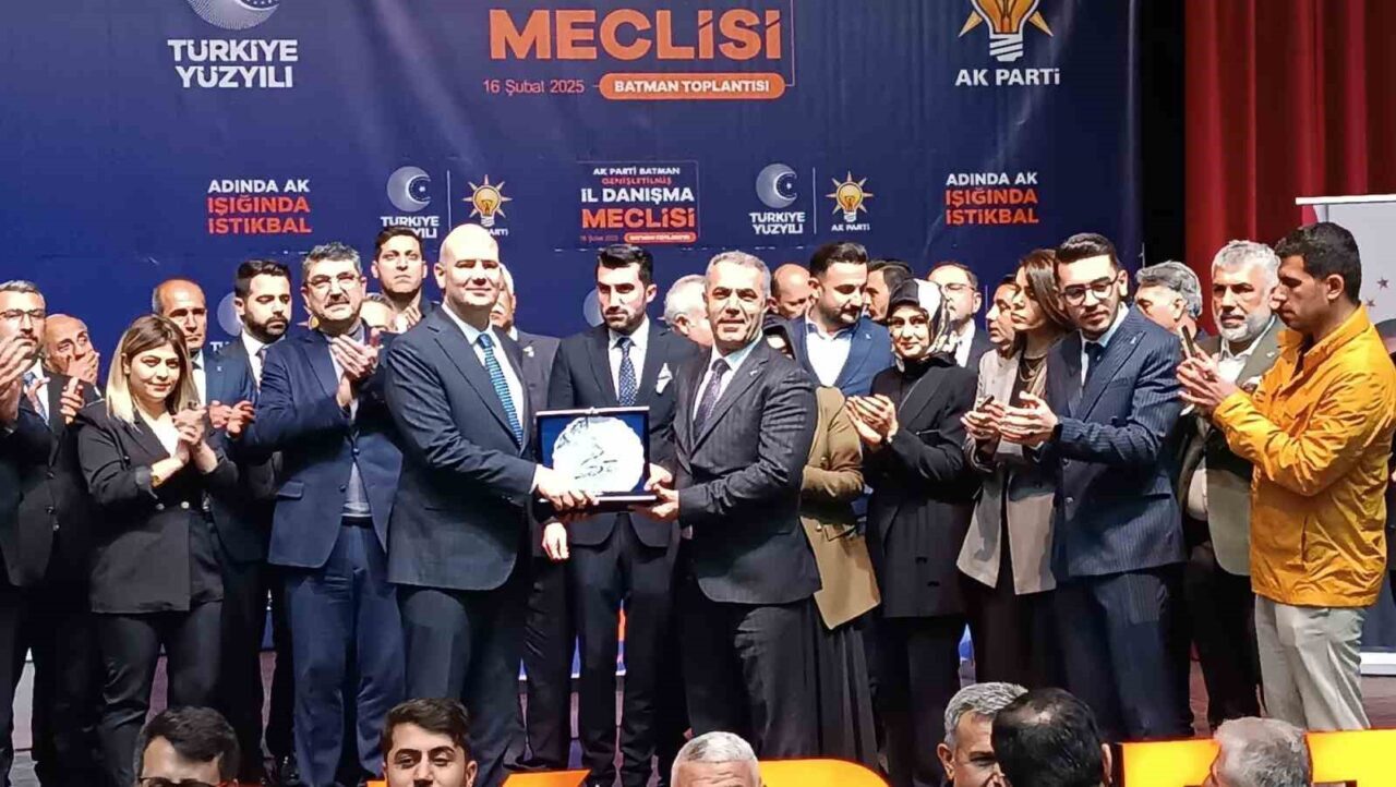 Batman'da 514 kişi, CHP'den istifa ederek AK Parti'ye katıldı. AK