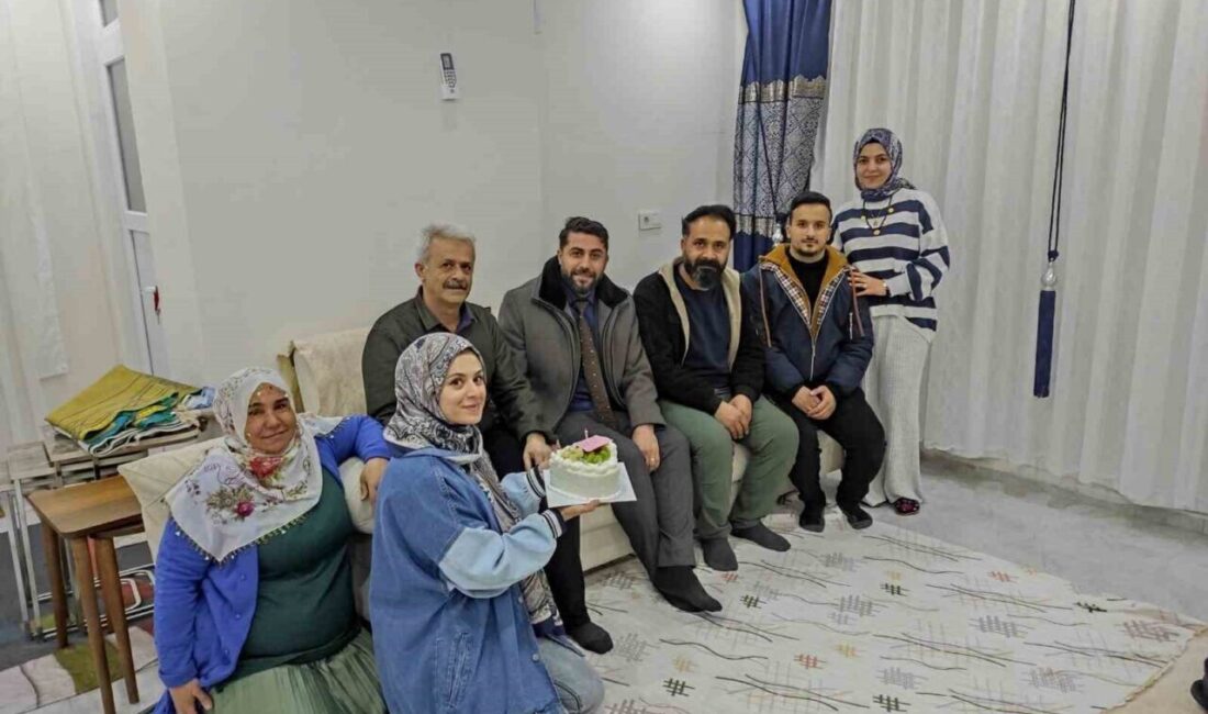 Şehit Piyade Uzman Çavuş Faim Bozkurt’un Babası İçin Duygusal Doğum Günü Kutlaması Batman’ın Sason ilçesinde, şehit Piyade Uzman Çavuş Faim Bozkurt’un babası