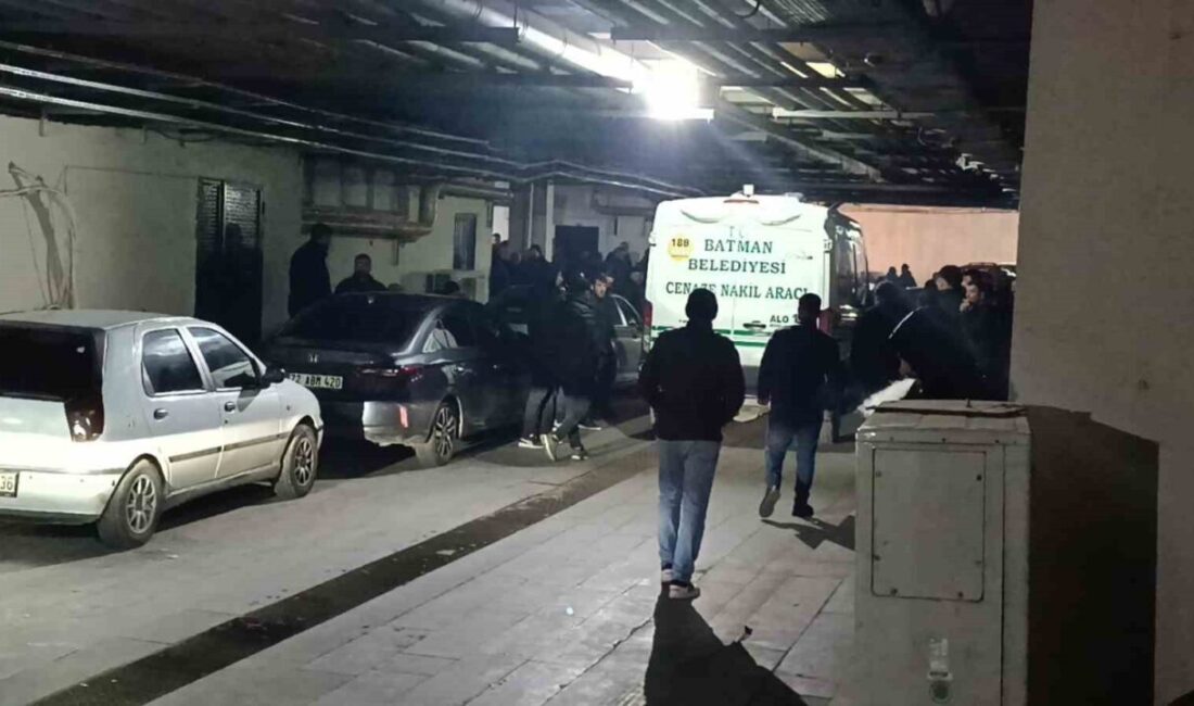 Batman’da silahlı saldırıya uğrayan genç hayatını kaybetti Batman'da dün akşam Çamlıtepe Mahallesi'nde Rojhat Keskin (25), araç içinde