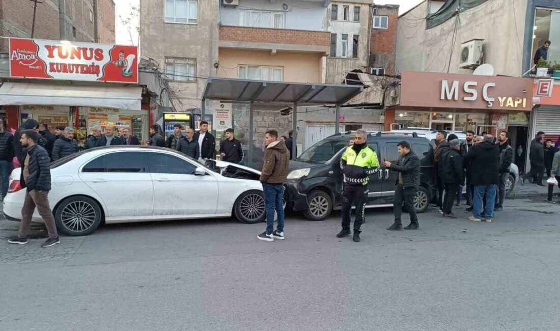 Batman’da zincirleme trafik kazasında 1 kişi yaralandı, soruşturma açıldı. Batman SSG Caddesi'nde meydana gelen zincirleme trafik kazasında, ani fren