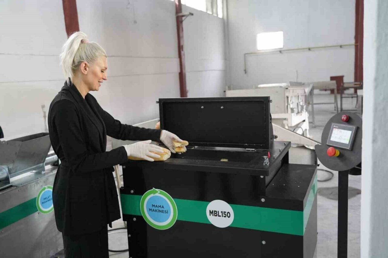 Bilecik Belediyesi, Sokak Hayvanları Tedavi ve Rehabilitasyon Merkezi'ndeki mama üretim