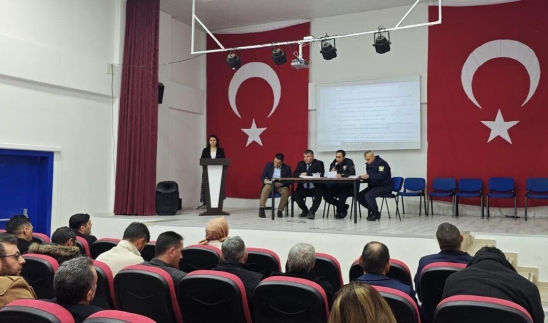 Bayat’ta Okul Dönemi İçin Asayiş ve Trafik Tedbirleri Görüşüldü Afyonkarahisar'ın Bayat ilçesinde, 2024-2025 eğitim dönemi öncesi asayiş ve trafik