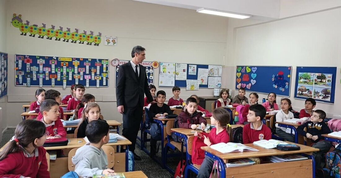 Bayburt İl Milli Eğitim Müdürü Ömer Faruk Kahraman, Şehit Nevzat Kaya İlkokulu’nu ziyaret ederek eğitim durumu ve ihtiyaçlarını değerlendirdi. Bayburt İl Milli Eğitim Müdürü Ömer Faruk Kahraman, Şehit Nevzat