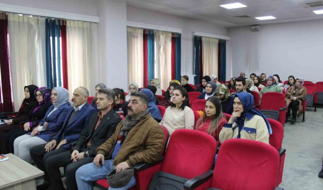 Bayburt’ta Kamu Çalışanlarına Afet ve Yangın Farkındalık Eğitimi Verildi Bayburt AFAD eğitmenleri, 6 Şubat depremlerinin 2'inci yıl dönümünde kamu
