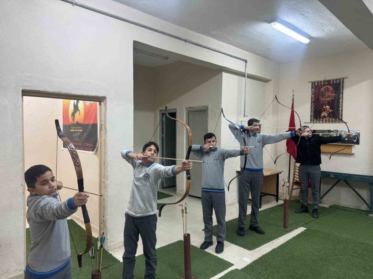 Bayburt Gençlik Merkezi, Bayburt Mesleki ve Anadolu Lisesi'nde öğrencilere okçuluk