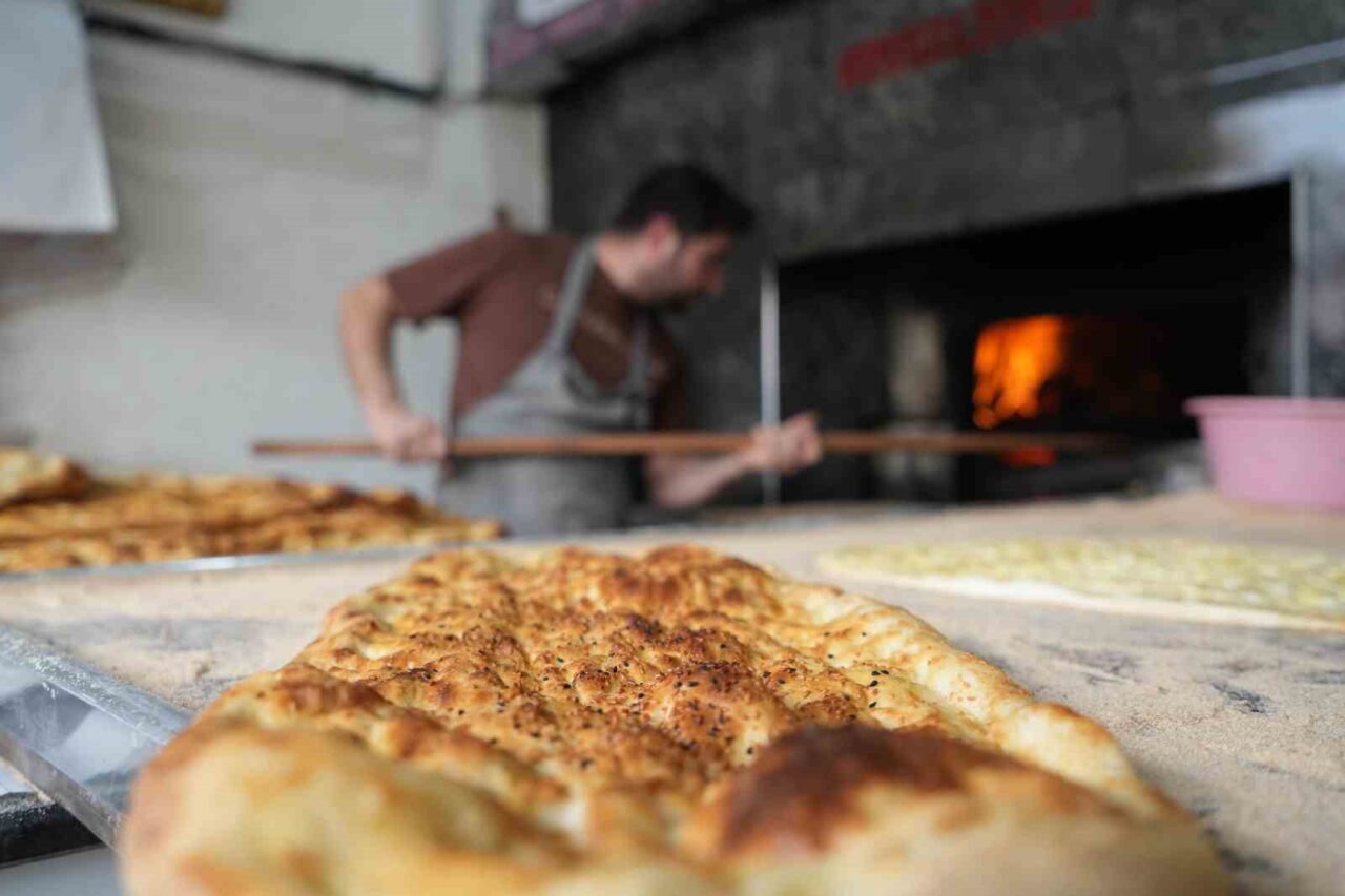 Bayburt’ta Ramazan pidesinin fiyatları açıklandı. Yeni tarifeye göre, 320 gram