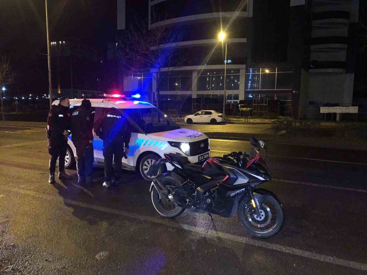 Tekirdağ Çorlu'da Gece Kartalları tarafından durdurulan motosikletten H.Ç. ve M.O.'nun