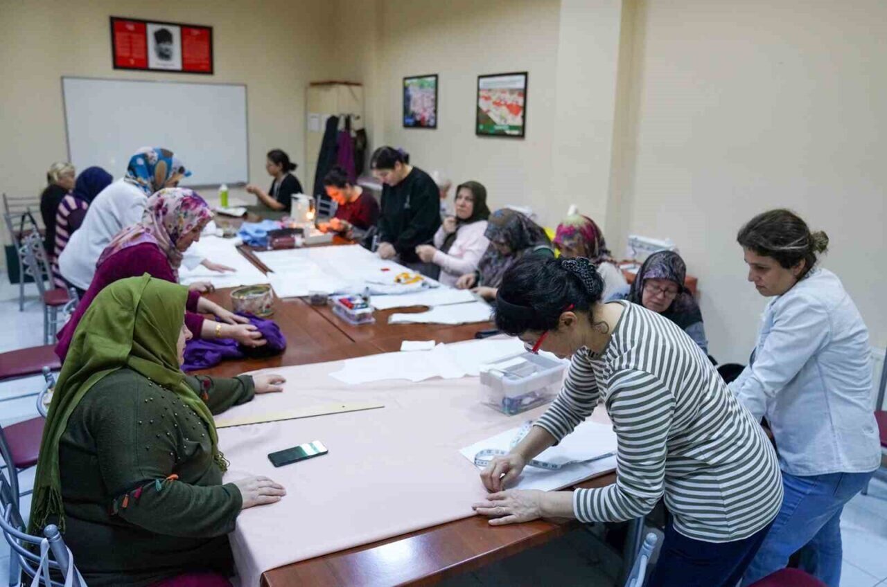 Tepebaşı Belediye Başkanı Dt. Ahmet Ataç, kadınların sosyal yaşamlarını zenginleştirmek