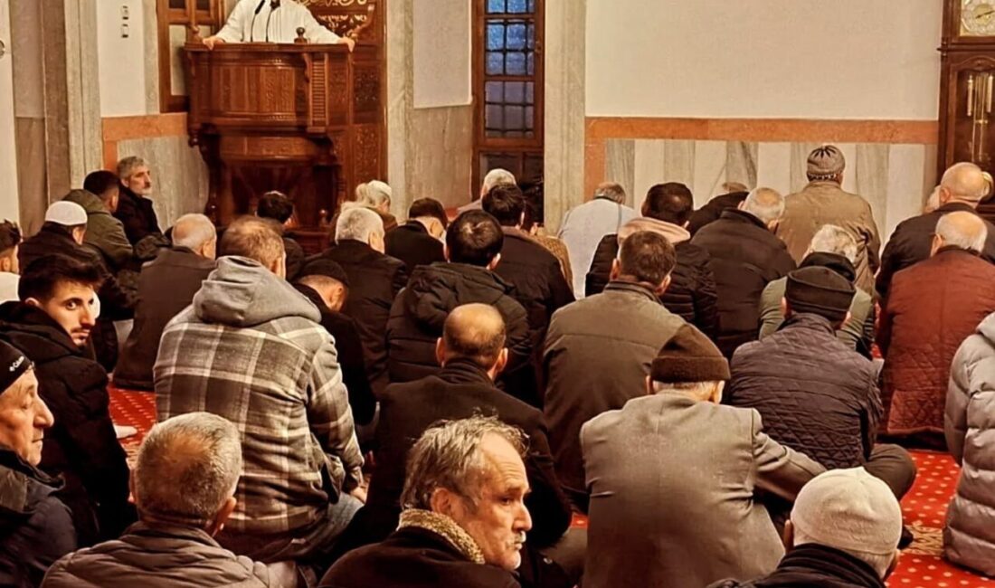 Berat Kandili, Aydın'da büyük bir coşkuyla kutlandı. Bey Camii'nde toplanan