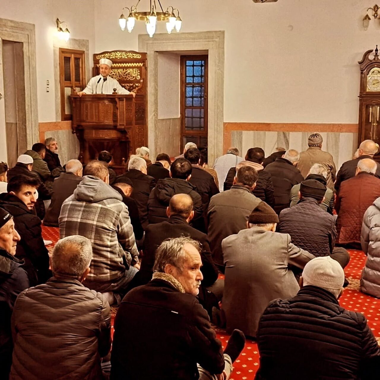 Berat Kandili, Aydın'da büyük bir coşkuyla kutlandı. Bey Camii'nde toplanan