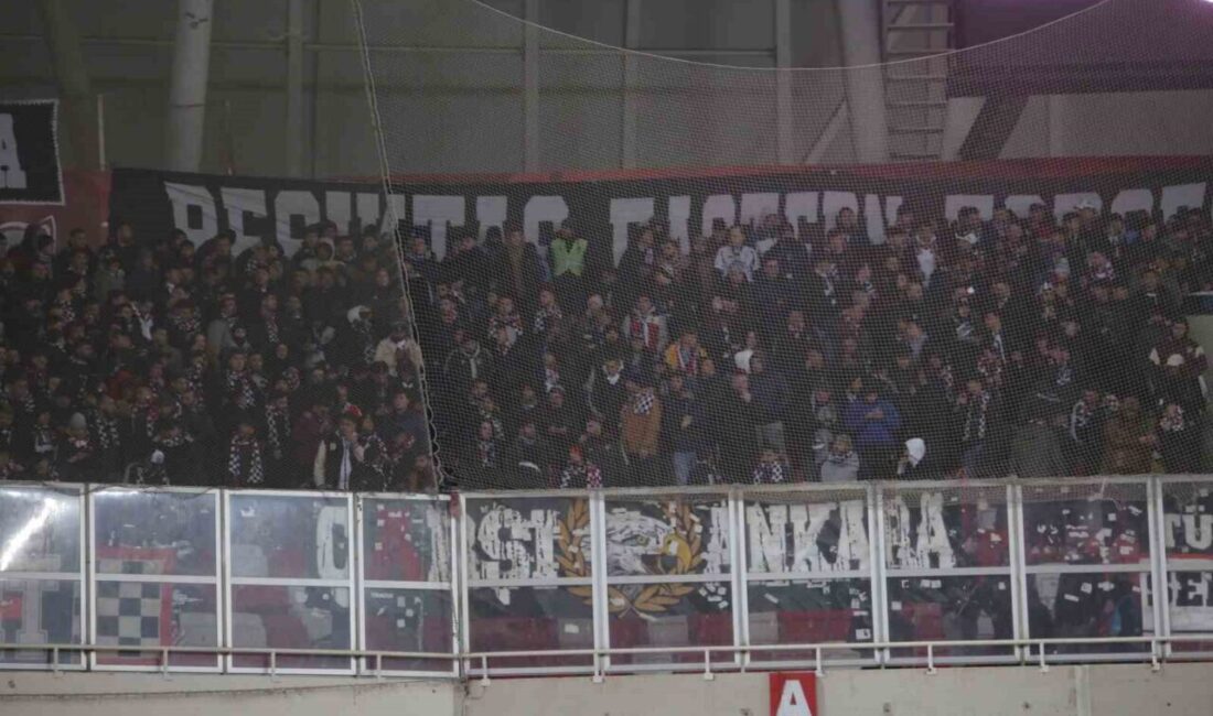 Beşiktaş taraftarları, Sivasspor karşısında desteklerini esirgemedi Beşiktaş, Trendyol Süper Lig'in 23. haftasında Sivasspor ile karşılaşırken, taraftarları