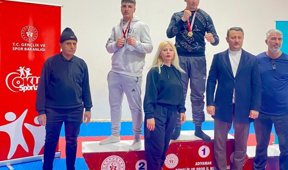 Besni’den Do-Kan Spor Kulübü, Okul Sporları Boks İl Şampiyonası’nda Adıyaman birincisi olarak dikkatleri üzerine çekti. Adıyaman'da düzenlenen Okul Sporları Boks İl Şampiyonası'nda Do-Kan Spor Kulübü,