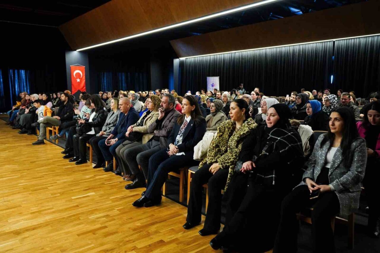 Beylikdüzü Belediyesi, özel gereksinimli bireyler için seminer düzenledi. Uzm. Dr.