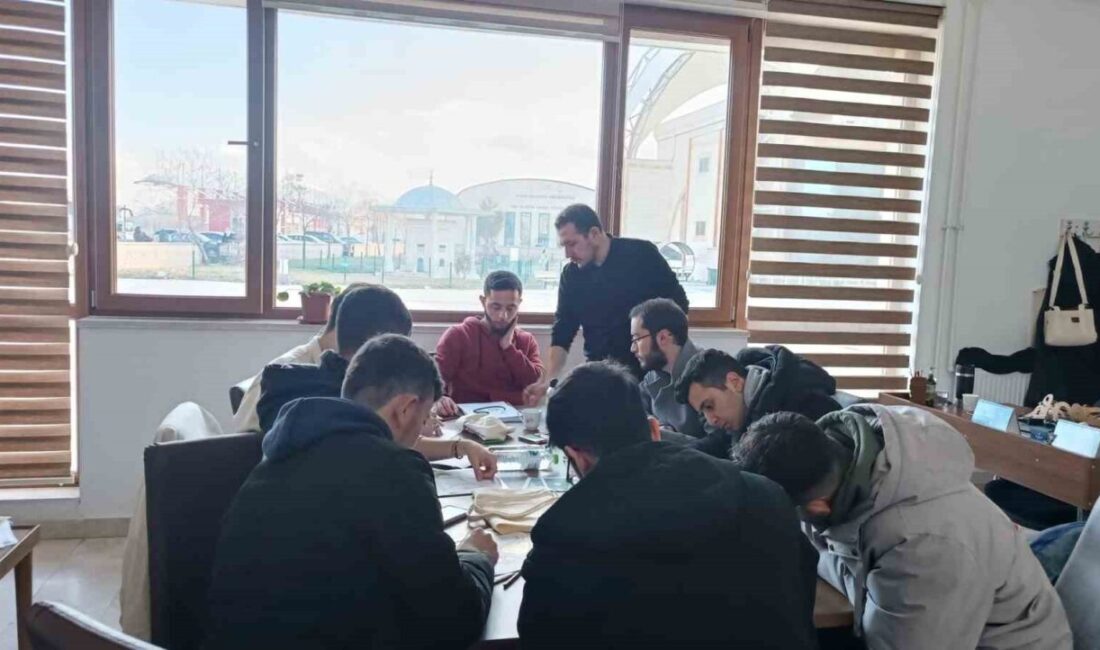 Afyonkarahisar’da Diyanet Gençlik Merkezi’nde Bez Çanta Baskı Atölyesi Yoğun İlgiyle Gerçekleştirildi Afyonkarahisar İl Müftülüğü, Diyanet Gençlik Merkezi’nde düzenlediği Bez Çanta Baskı