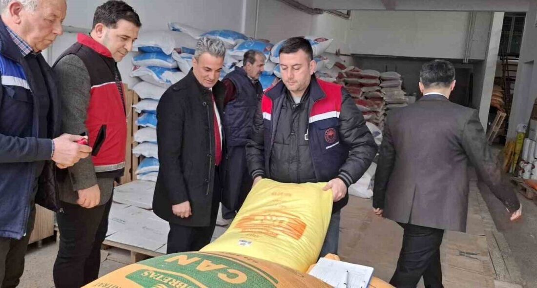 Bilecik’te Gübre Denetimleri Sıkılaştırıldı: İl Müdürü Yoldaş Yerinde İnceledi Bilecik İl Tarım ve Orman Müdürü Necmettin Yoldaş, gübre satışı