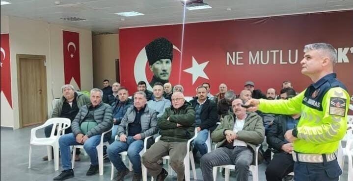 Bilecik’te Taksi Şoförlerine Trafik Eğitimi Verildi Bilecik İl Jandarma Komutanlığı, il genelinde taksi şoförlerine trafik eğitimi