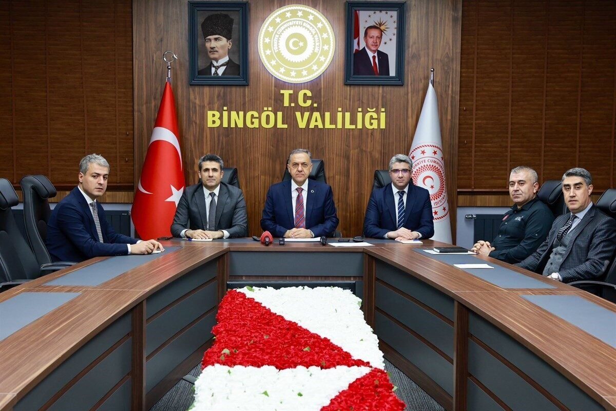 Bingöl'de düzenlenen anma programlarında, 6 Şubat 2023'teki depremlerde hayatını kaybedenler