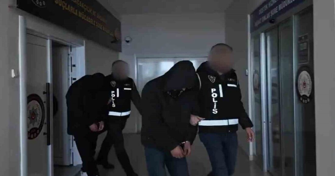 Bingöl’de Nitelikli Dolandırıcılık Yapan Üç Şüpheli Polis Tarafından Yakalandı Bingöl'de yapılan operasyonda, nitelikli dolandırıcılık yapan 3 şüpheli polis tarafından