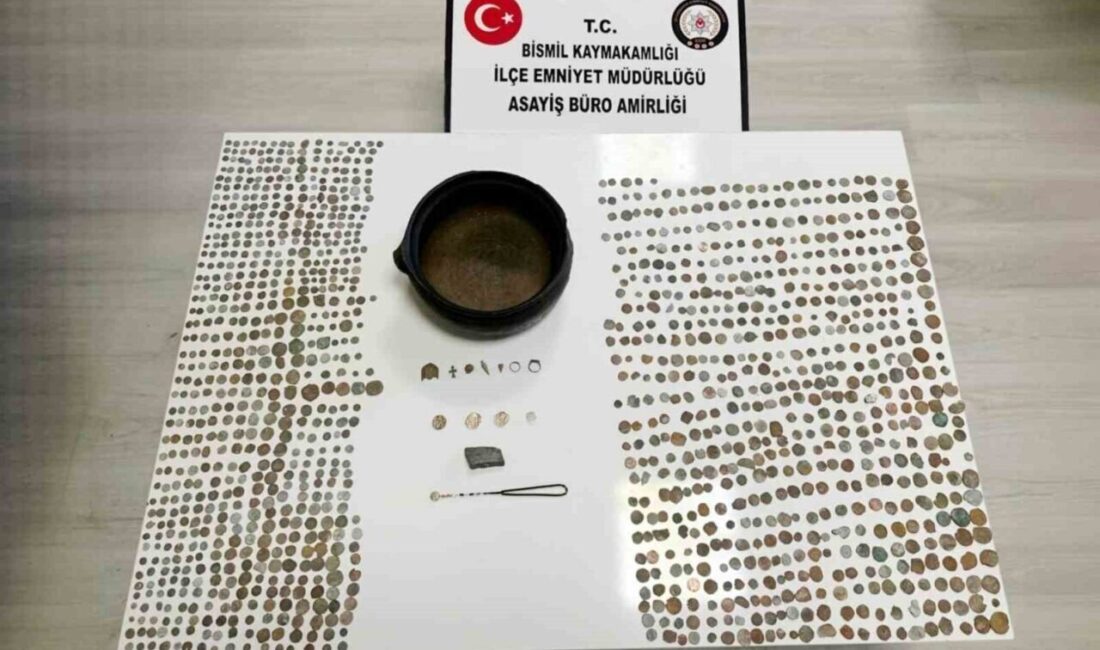 Bismil’de Ruhsatsız Av Tüfeği Ele Geçirildi, Evde Tarihi Eşya ve Uyuşturucu Bulundu Diyarbakır'ın Bismil ilçesinde yol kontrolünde ruhsatsız av tüfeği bulanan V.A.,