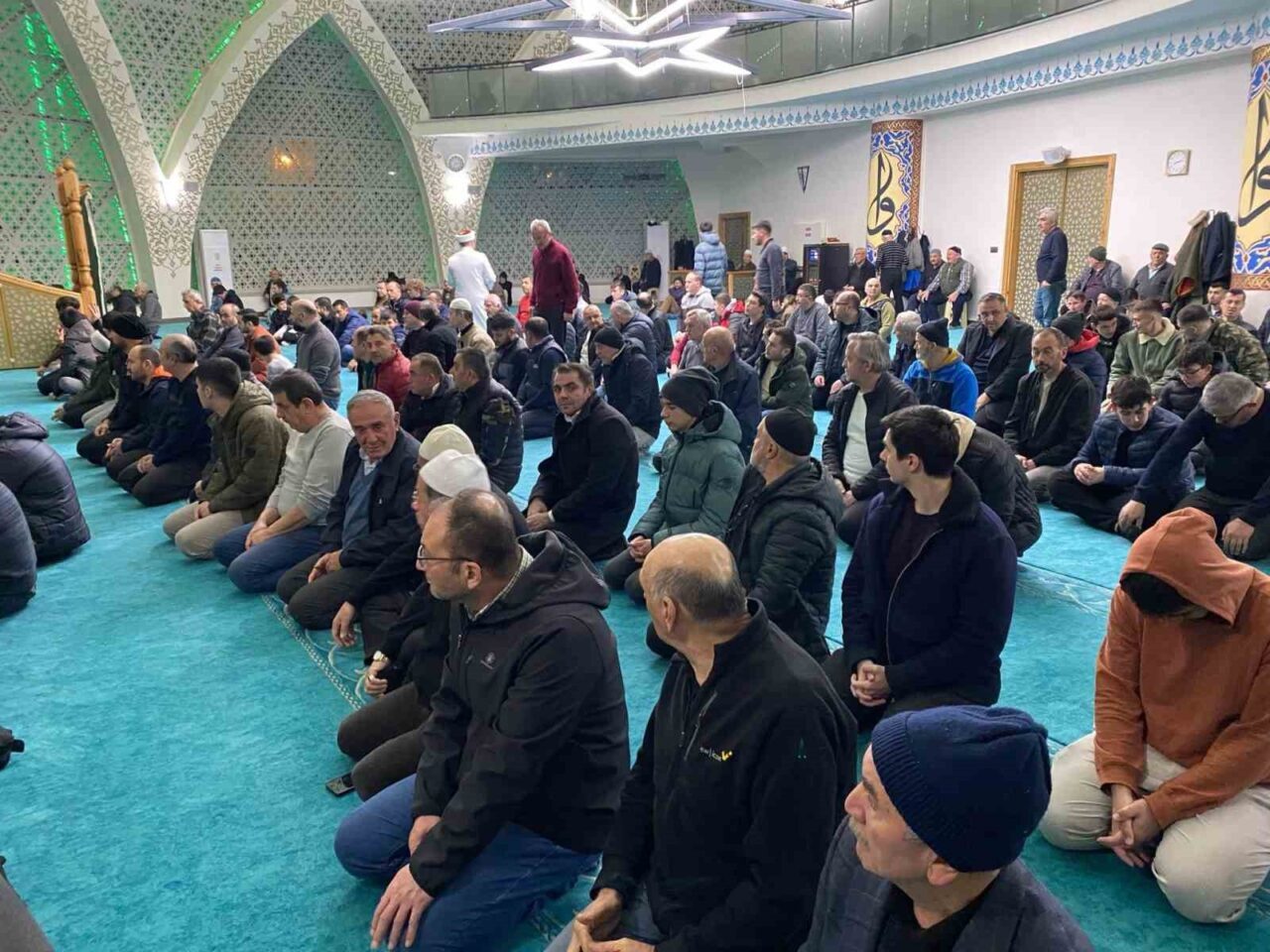 Bolu'da Ramazan ayının başlamasıyla ilk teravih namazı büyük bir katılımla
