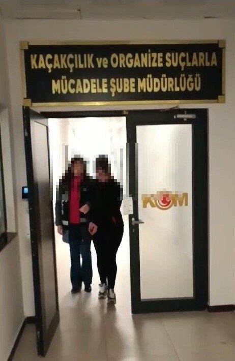Kocaeli'nin Gölcük ilçesinde K.Ç. isimli kadın, borsa yatırım vaadiyle 9