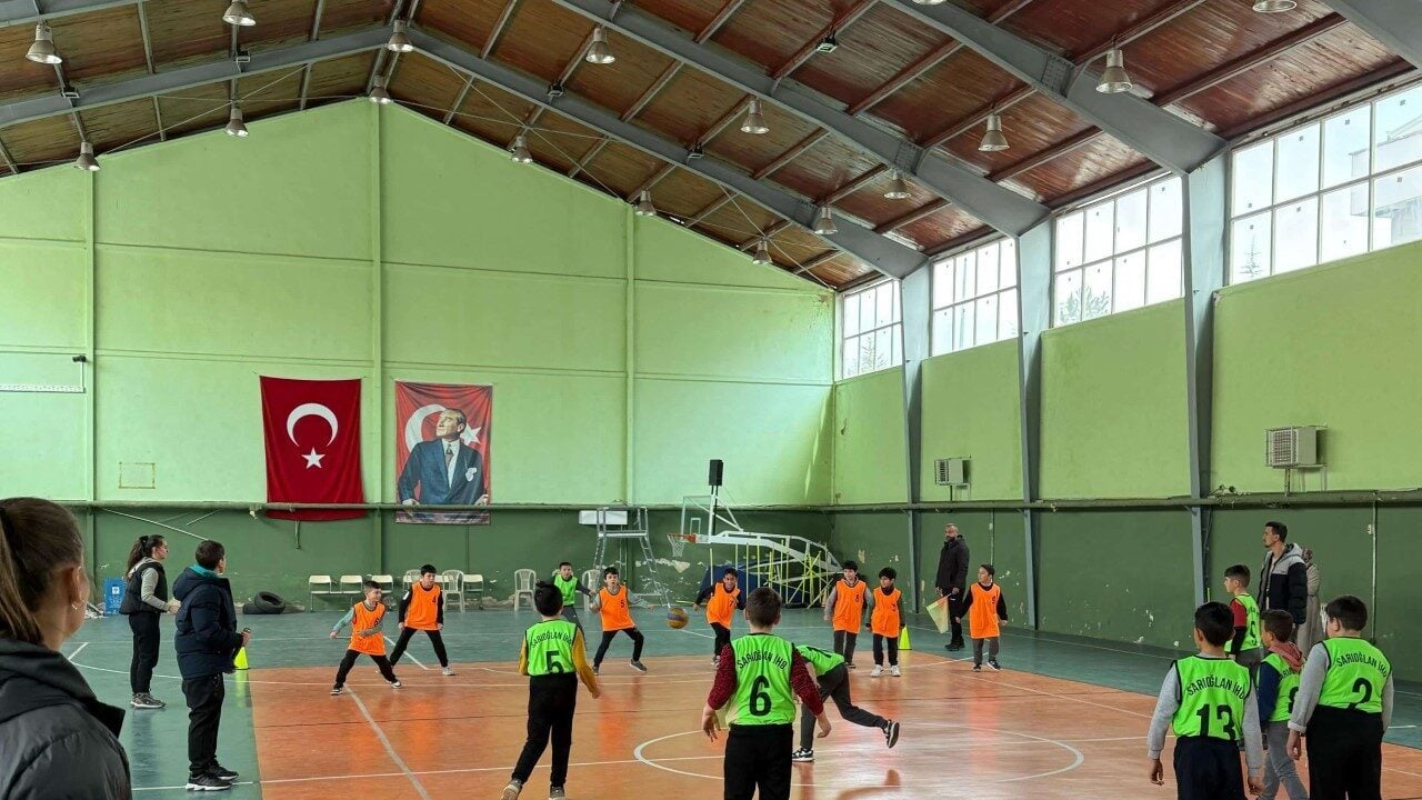 Konya'nın Bozkır ilçesinde, "Şehrimiz İmzamız" projesi kapsamında "Geleneksel Çocuk Oyunları"