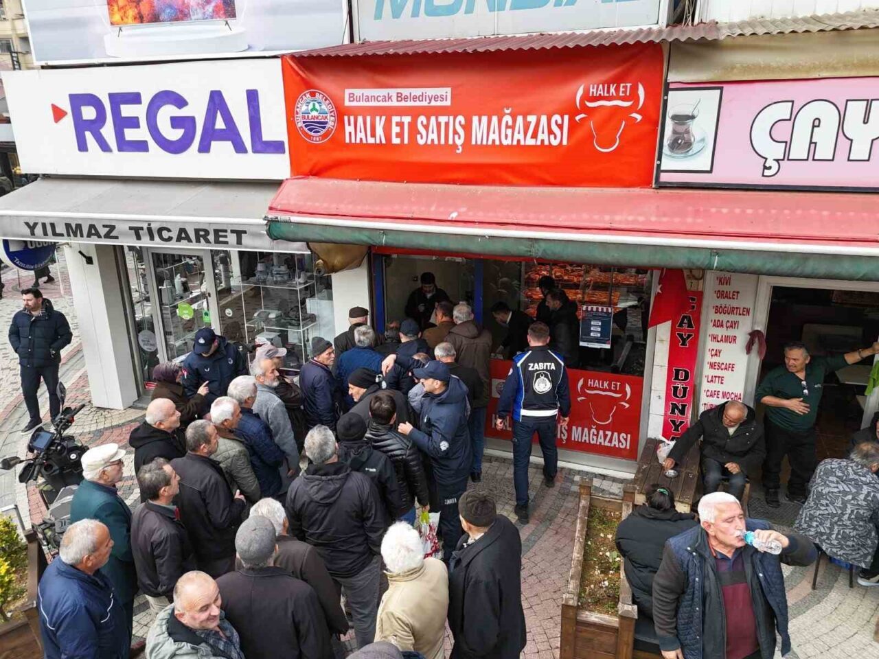 Giresun'un Bulancak ilçesinde, Ramazan boyunca Cumhuriyet Meydanı'nda her gün 10.00-15.00