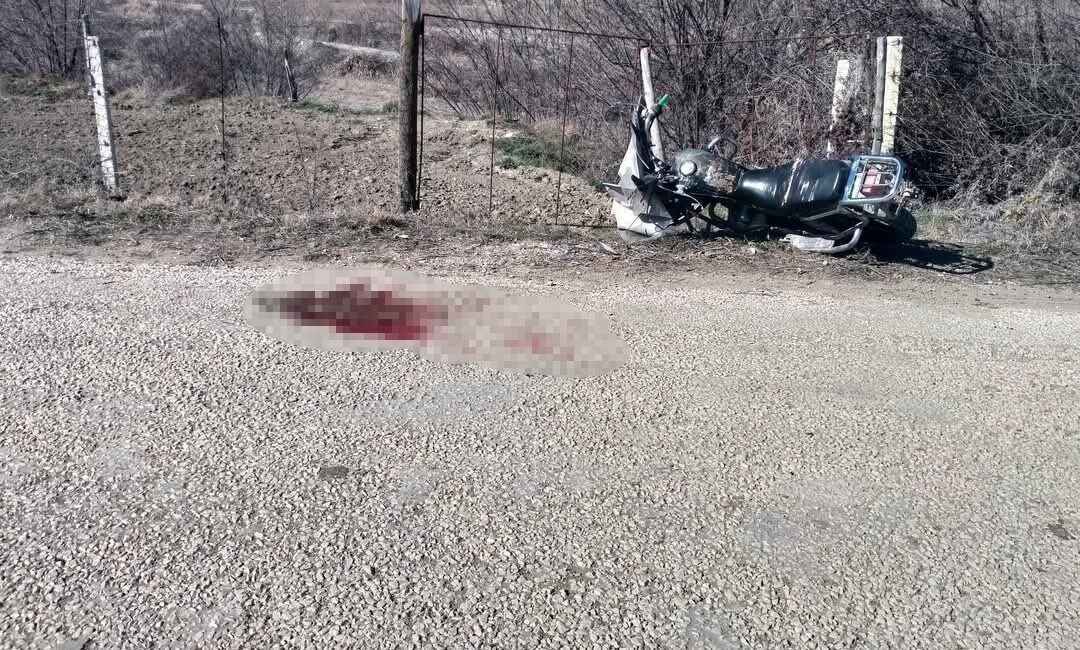Burdur Gölhisar’da Motosiklet Kazasında 29 Yaşındaki Genç Hayatını Kaybetti Burdur'un Gölhisar ilçesinde plakasız motosiklet kullanan 29 yaşındaki Bahri Sirel,