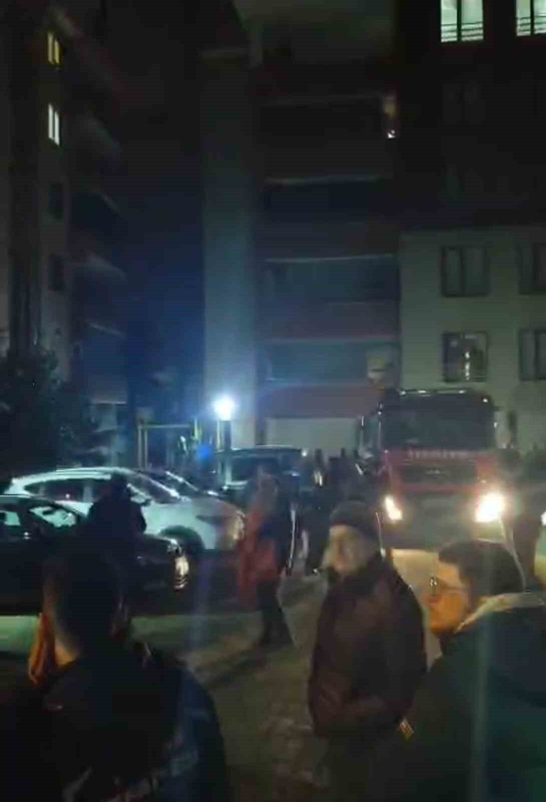 Bursa'nın Nilüfer ilçesinde "Ciğerci Arif" restoranının bacasında çıkan yangın paniğe