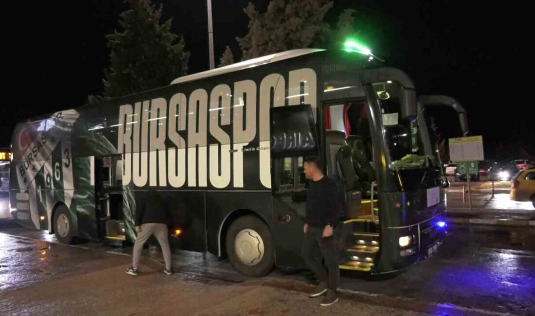 Bursasporlu Futbolculara Yapılan Çirkin Saldırıya Taraftarlardan Tepki Geldi Muşspor-Bursaspor maçının ardından Bursasporlu futbolculara yapılan saldırıya taraftarlardan tepki geldi.