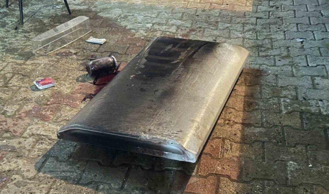 Muratlı’da Buzdolabı Motoru Patladı, Yangın Çıktı! Tekirdağ'ın Muratlı ilçesinde, buzdolabı motorunun patlaması sonucu bir evde yangın
