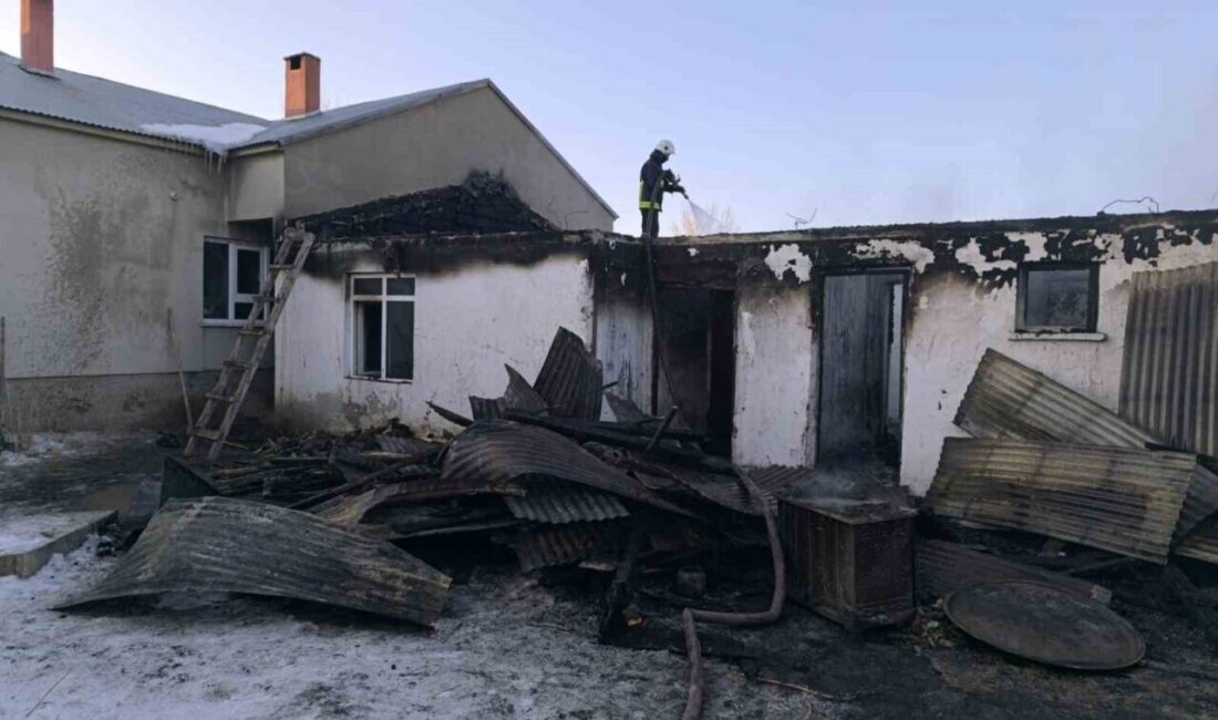 Çaldıran’da Evdeki Yangın Uzun Süren Mücadelenin Ardından Kontrol Altına Alındı Van'ın Çaldıran ilçesinde Erkan Karakoç'a ait evde yangın çıktı. Çubuklu