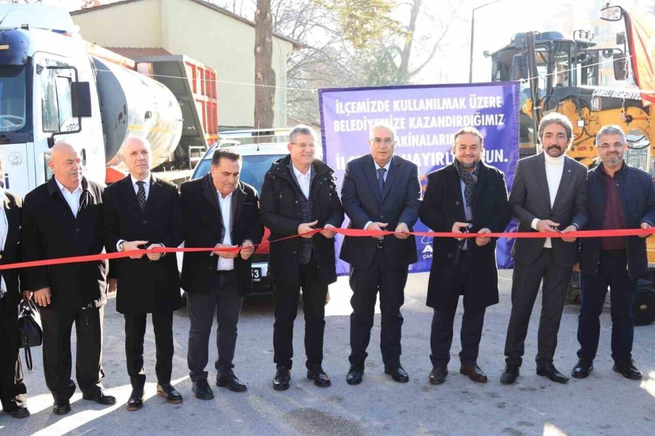 Denizli’nin Çameli ilçesinde, Çameli Belediyesi üç yeni hizmet aracını törenle