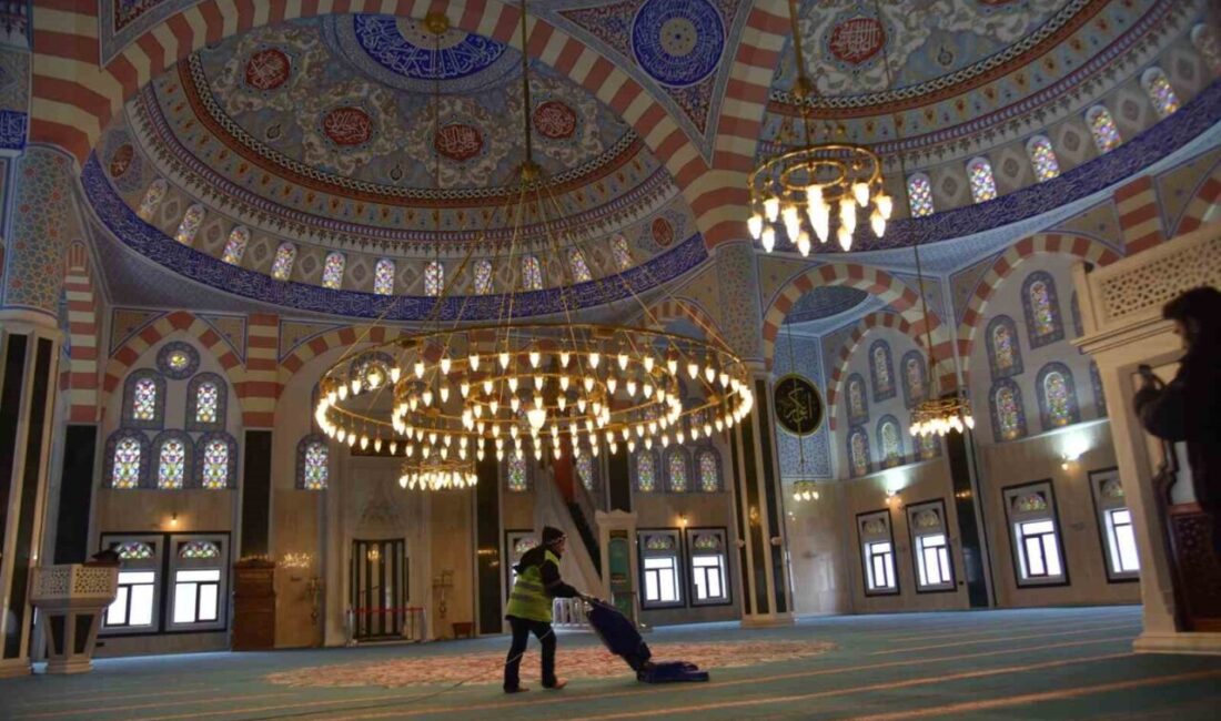 Bilecik Belediyesi, Ramazan Ayı İçin Camilerde Temizlik Çalışmaları Gerçekleştirdi Bilecik Belediyesi Temizlik İşleri Müdürlüğü, Ramazan ayı öncesi şehir merkezindeki