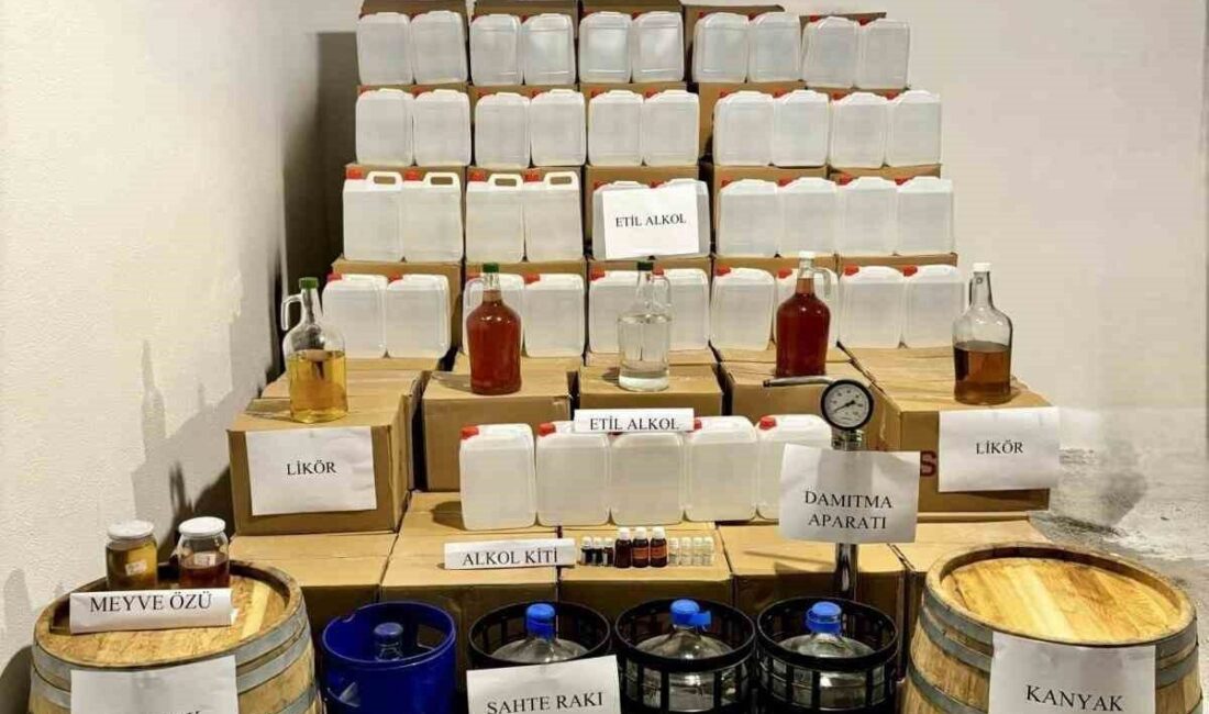 Çanakkale’deki Jandarma Operasyonunda 3 Bin 317 Litre Etil Alkol Yakalandı Çanakkale'de jandarma ekipleri, sahte alkol denetimleri kapsamında düzenledikleri operasyonda, 3