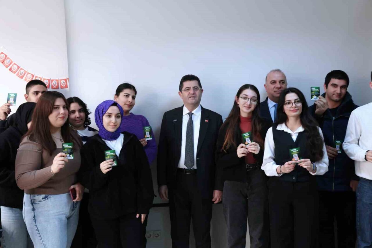 Çekmeköy Belediyesi, eğitimde fırsat eşitliği sağlamak amacıyla lise ve üniversiteye