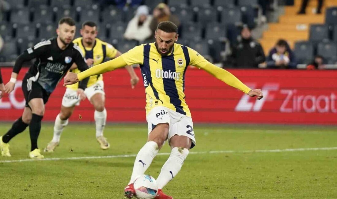 Cenk Tosun, Fenerbahçe’nin 5-0’lık galibiyetinde 2. golünü attı Fenerbahçe'nin milli futbolcusu Cenk Tosun, Ziraat Türkiye Kupası'nda Erzurumspor FK'ya