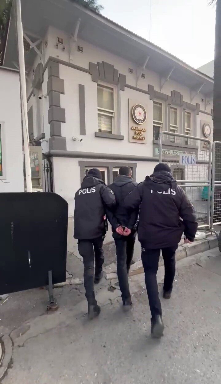Konak İlçe Emniyet Müdürlüğü ekipleri, Alsancak'ta S.Y. (37) isimli şahsın