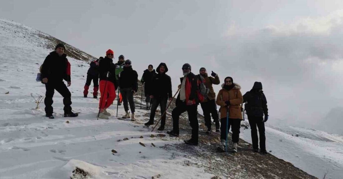 Hakkari’de Dağcılar Deprem Şehitleri İçin Tırmanış Düzenledi Cilo Sat Gölleri Doğa Sporları ve Kültür Derneği (CISAD) öncülüğündeki