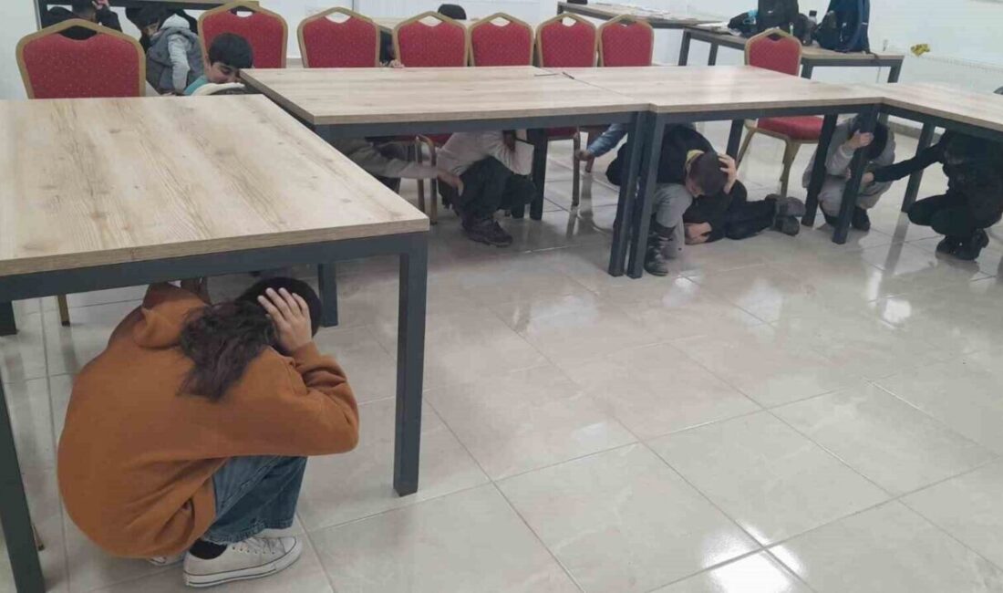 Van’da Afet Bilinci Etkinliği: Deprem Yıl Dönümünde Farkındalık Artırıldı Van’ın İpekyolu Bostaniçi TOKİ Toplum Merkezi'nde, depremin yıl dönümü dolayısıyla